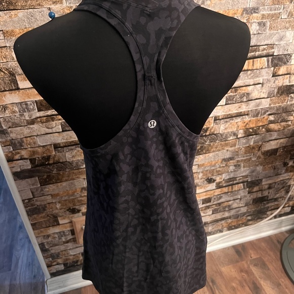 Lululemon tank - Picture 3 of 3